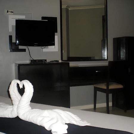 Richmond Plaza Hotel Tabok Buitenkant foto