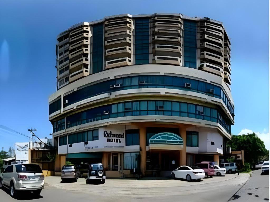Richmond Plaza Hotel Tabok Buitenkant foto