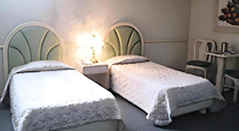 Richmond Plaza Hotel Tabok Buitenkant foto