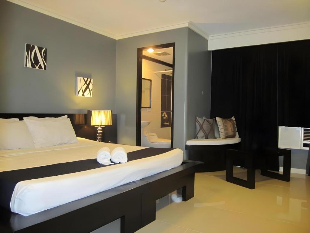 Richmond Plaza Hotel Tabok Buitenkant foto