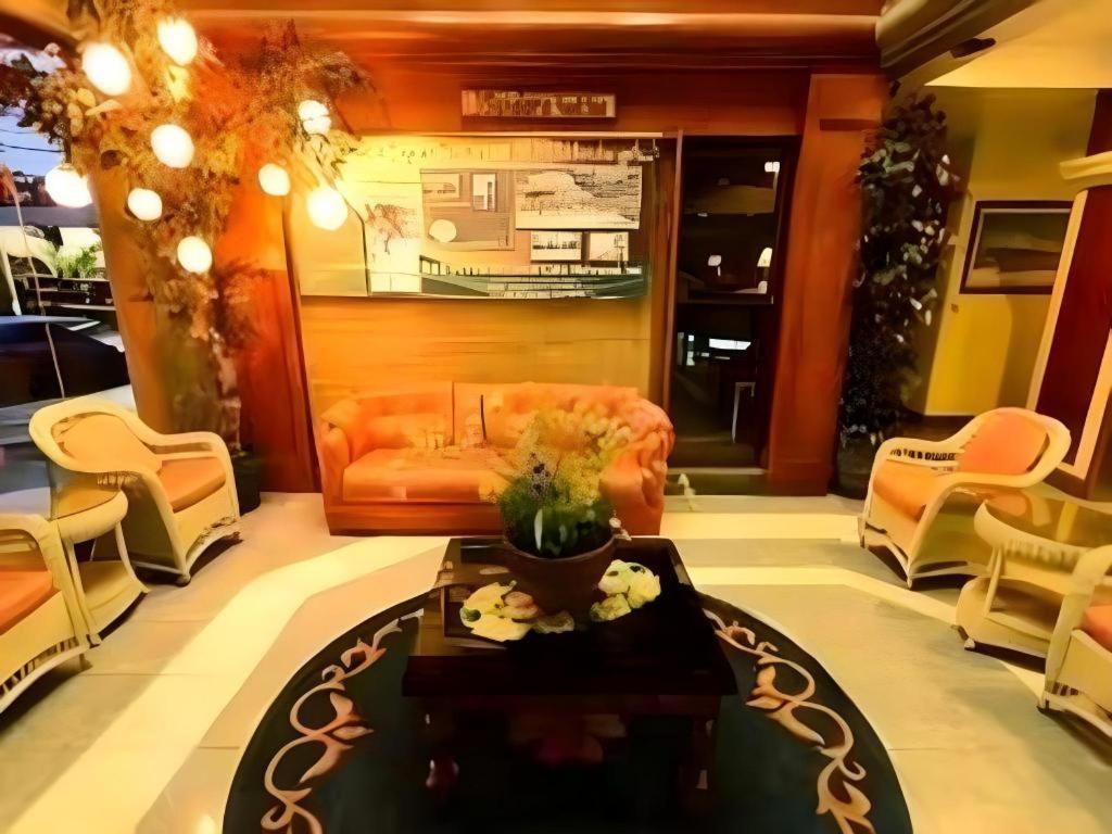 Richmond Plaza Hotel Tabok Buitenkant foto