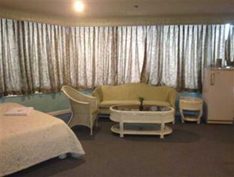 Richmond Plaza Hotel Tabok Buitenkant foto